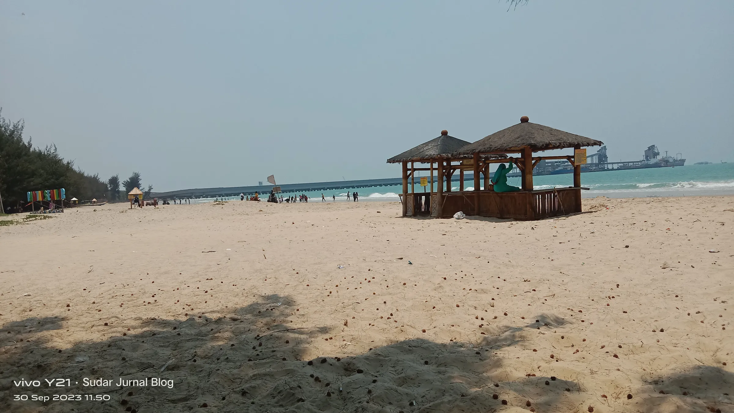 Mampir ke Pantai Semilir Tuban Yang Terkenal Dengan Sunset nya