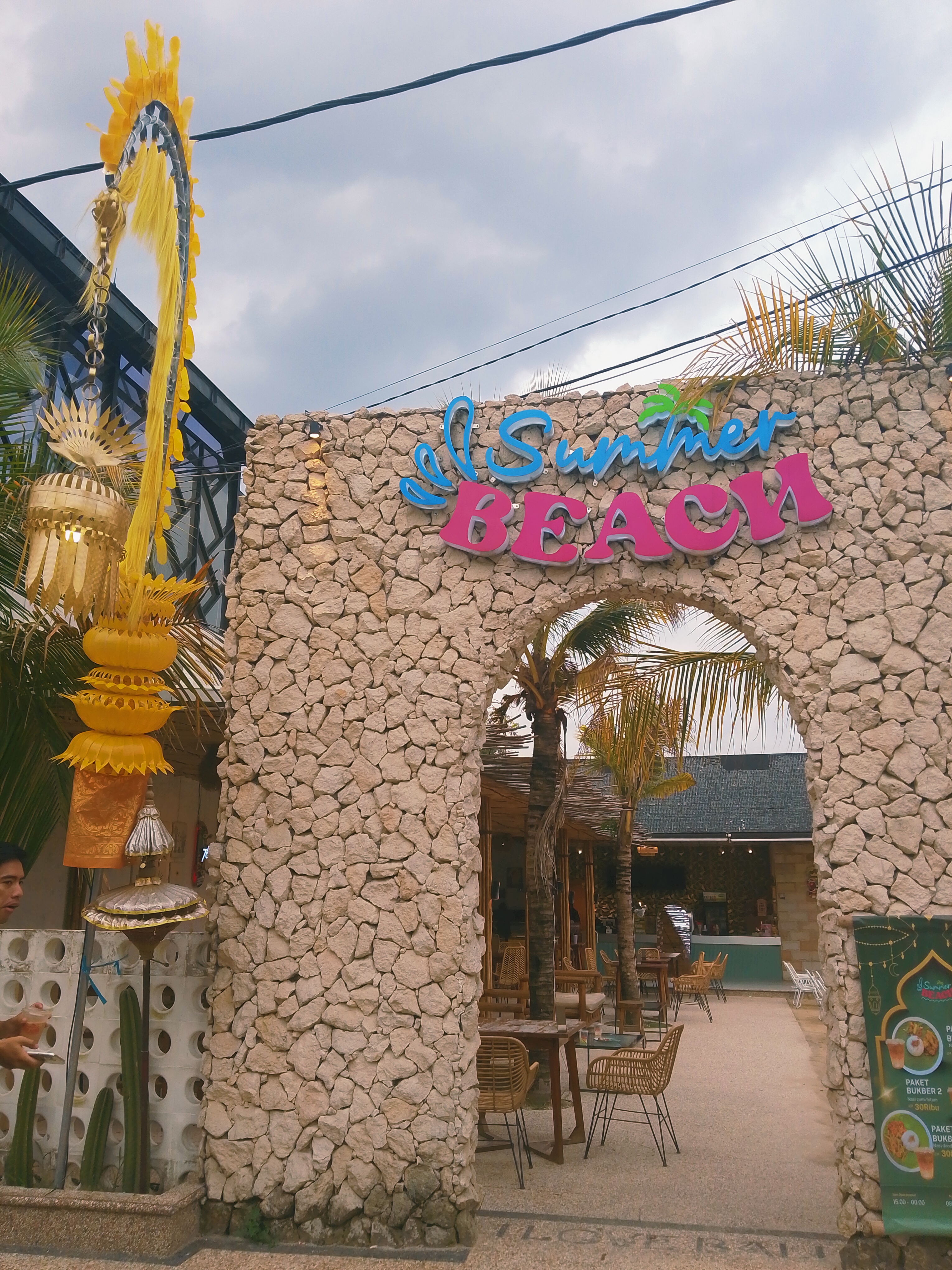 Summer Beach Caffe, Nuansa Bali di Area Mojokerto